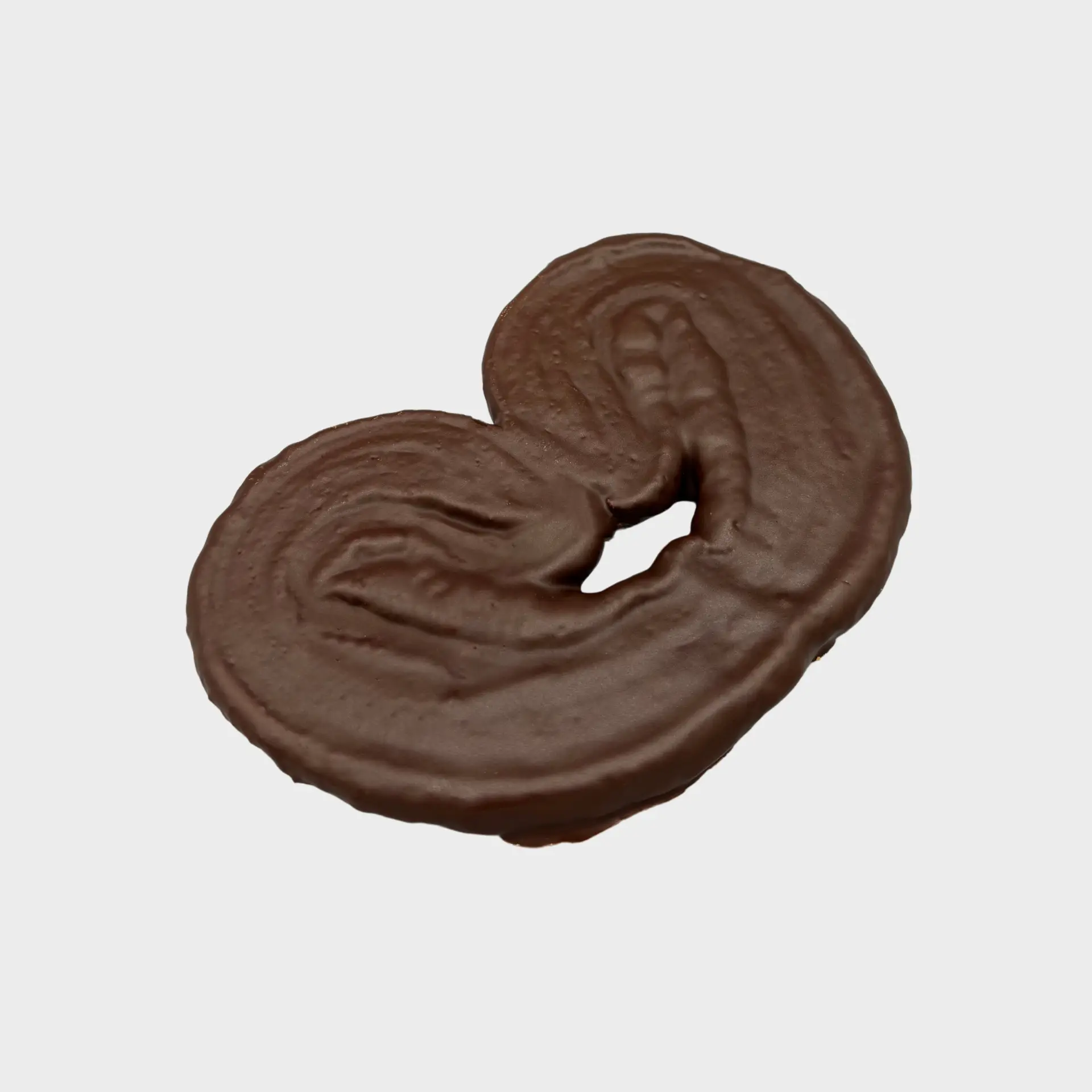 Palmera de chocolate negro bañada en chocolate fundido, lista para disfrutar.